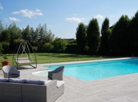 Residence Le Palme, hotel with pools in Torrazza Piemonte