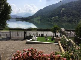 Villa Marilena con accesso diretto al lago, hotel med parkering i Ranzanico