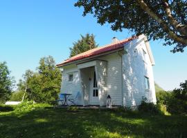 Lofoten Hillside Lodge, casa de campo em Alstad