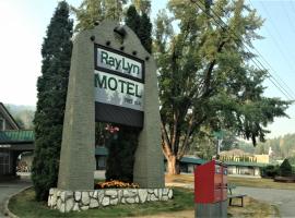 Ray Lyn Motel, хотел с паркинг в Trail