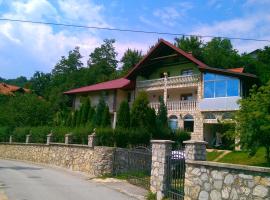 Holiday House Afan、Hadžićiのホテル
