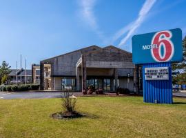 Motel 6-Kenly, NC, hotel with parking in Kenly