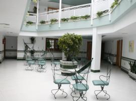El Paso, hotel v destinaci Águilas
