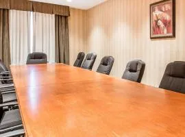 Econo Lodge Inn & Suites
