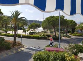 Anatole - T3 - Moderne - Climatisé - 1er étage - Très grande terrasse - Vue magnifique et dégagée, hotel di Saint-Mandrier-sur-Mer