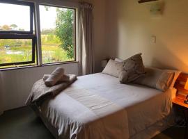 Natures Way Farm Cottage, hotel di The Crags