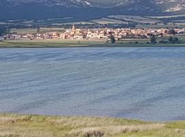 Casas rurales LA LAGUNA y LA BUHARDILLA DE LA LAGUNA, country house in Gallocanta