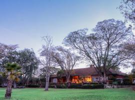 Jacaranda Lake Elementeita Lodge، كوخ في Gilgil