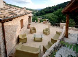 Palazzo Del Papa Agriturismo, hotel with pools in Strettura