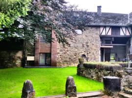 Modern and comfortably furnished apartment in a former coach house, hotel in Robertville