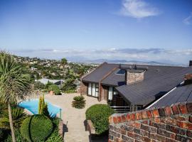 Hilltop Guesthouse, hótel í Bellville