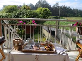 CASA VACACIONAL NIÑONS-PONTECESO, hotel di Ponteceso