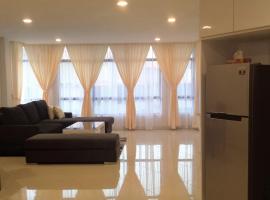 Cherloft@Samsuria Beach Residences, hotell med parkeringsplass i Kampung Sungai Ular