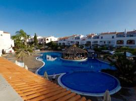 Luxury Newly Refurbished Modern Apartment with Stunning Mountain Views, hotel de lujo en San Miguel de Abona