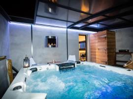 Chambres d'hotes Deluxe Jacuzzi Mas de l'Etoile, B&B in Aigues-Mortes