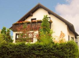 Gemütliche Ferienwohnung im Thüringer Wald, nahe des Rennsteigs - pure Erholung, apartment in Schmiedefeld am Rennsteig