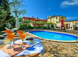 Apartmani Elio, hotel with jacuzzis in Umag