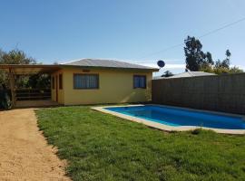 CABAÑA EN OLMUE CON PISCINA EXCLUSIVA, hotel a Olmué