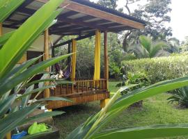 Bungalows Ache Cozy House, lodge in Cahuita