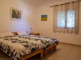 Beit Shapira, hotel with parking in Kefar Shammay