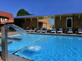 Regineh Hotel
