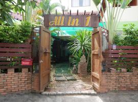 All in 1 Guesthouse, hotel v destinaci Chiang Mai