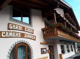 Garni Eden Bed and breakfast, hostal o pensió a Soraga