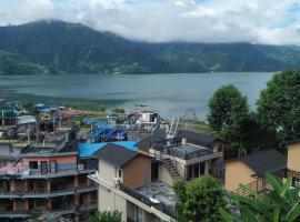 peace guesthouse cottage, hytte i Pokhara