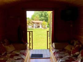 les roulottes de dilou Cerise, holiday rental in Matha