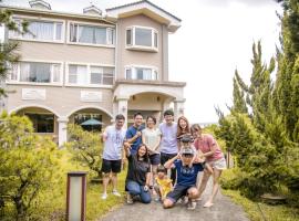 Songfeng Xiuxian Homestay, hotelli kohteessa Puli lähellä maamerkkiä Chung Tai Chan Monastery