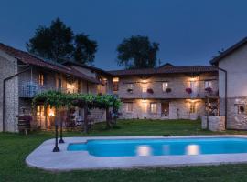 Cascina Facelli - Luxury Country House, rumah desa di Bossolasco