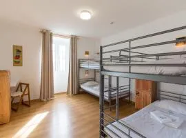 Change The World Hostels - Açores - Ponta Delgada、にあるポンタ・デルガタ空港 - PDLの周辺ホテル