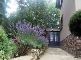 APARTMÁN V ZAHRADĚ PRAHA TROJA - APARTMENT IN THE GARDEN PRAGUE Troja, hotel en Praga