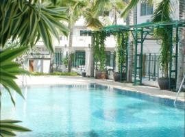 Baan Klang Condo Hotel Hua Hin, hotel con campo de golf en Hua Hin