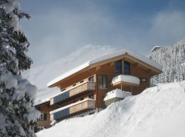 Chalet Hus Hörili, cabin in Lech am Arlberg