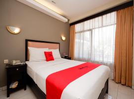 RedDoorz Plus @ Singosari Raya, 3 žvaigždučių viešbutis mieste Semarangas