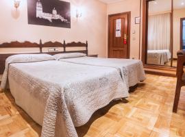 Hotel Residencia Castellano I, hotel near Salamanca Airport - SLM, Salamanca