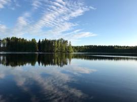 Private Lakeside Holiday Property in Nature, loma-asunto Kankaanpäässä