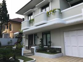 Kensington Villa, alojamento para férias em Bongkor 1