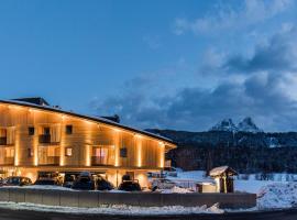 Helmhotel, hotel in San Candido
