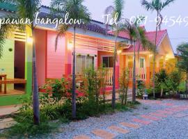 Thippawan Bungalow: Ko Si Chang, Ko Si Chang yakınında bir otel