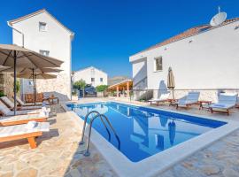 Villa Trau d`oro, vakantiewoning aan het strand in Trogir
