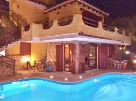 VILLA VITTORIA with PRIVATE HEATED SWIMMING POOL COMPLETE WITH HIDROMASSAGE FOR EXCLUSIVE USE , SEA VIEW, 150 METERS FROM THE BEACH pool 60 m2 dept 140 cm