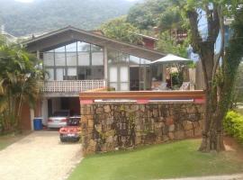 Casa em Toque Toque Pequeno, family hotel in Pauba