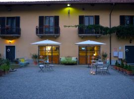 Tenuta Ajrale, hotel with parking in Vigone