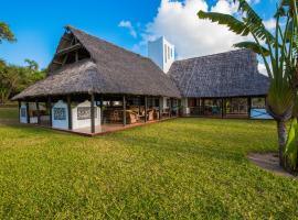 Amani Beach Resort, hotel con parking en Kutani