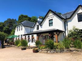 Glenmoriston Arms Hotel، بيت ضيافة في انفرموريستون