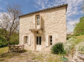 Beautiful holiday home with private pool, hotel en Anthé