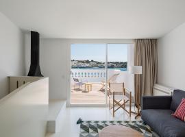 Centric Townhouse with Sea view - casa marta, family hotel in Cadaqués