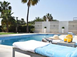 Deluxe First Line Villa, holiday rental in Pervolia